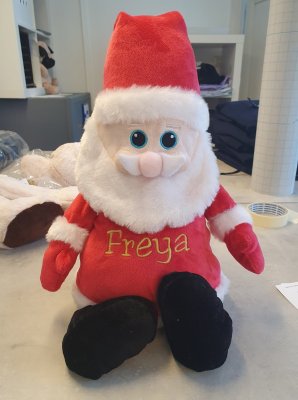 Zoom bild av Tomte,mjukisdjur,gosedjur,mjukis djur med text,brodyr,dop,födelsedag,logga,maskott
