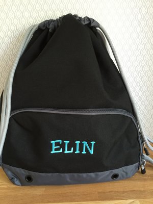 Zoom bild av namn, väska med namn, gymnastikväska, gympapåse, skolstart, skola, gymnastik, väska, påse, sport, idrott