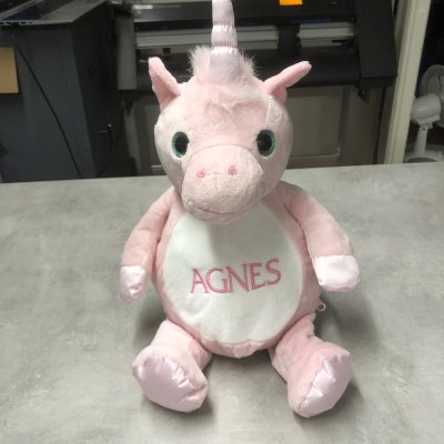 Zoom bild av Unicorn,mjukisdjur,gosedjur,mjukis djur med text,brodyr,dop,födelsedag,logga,maskott