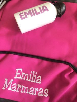 Zoom bild av Gymnastikväska med namn broderat på ytterfacket
